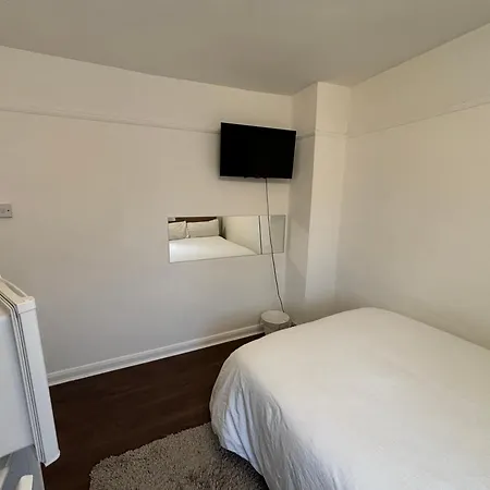 Spare Room In A Family House Bristol Exterior photo