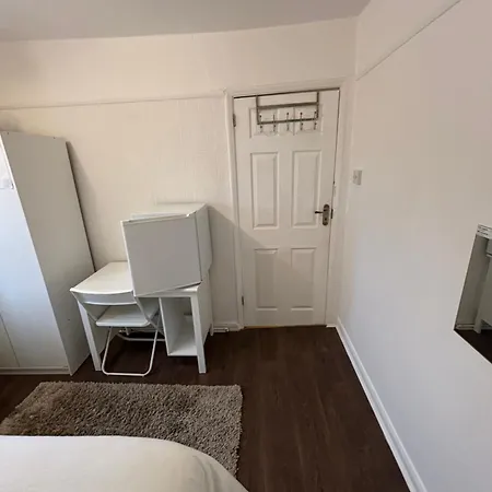 Spare Room In A Family House Bristol Exterior photo