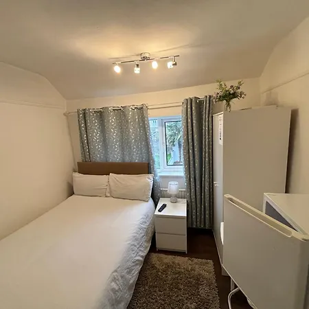 Spare Room In A Family House Bristol Exterior photo