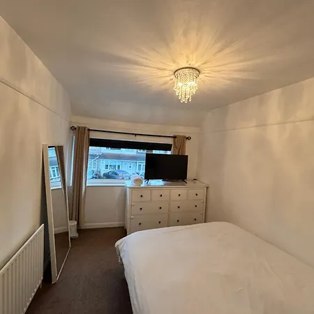 Spare Room In A Family House Bristol Exterior photo