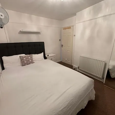 Spare Room In A Family House Bristol Exterior photo