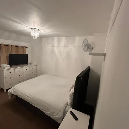 Spare Room In A Family House Bristol Exterior photo
