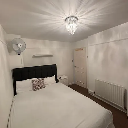 Spare Room In A Family House Bristol Exterior photo